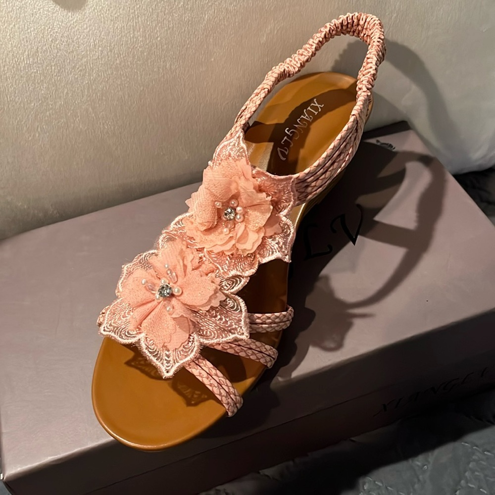 Size 8 (39) floral embellished wedge sandals. NWB